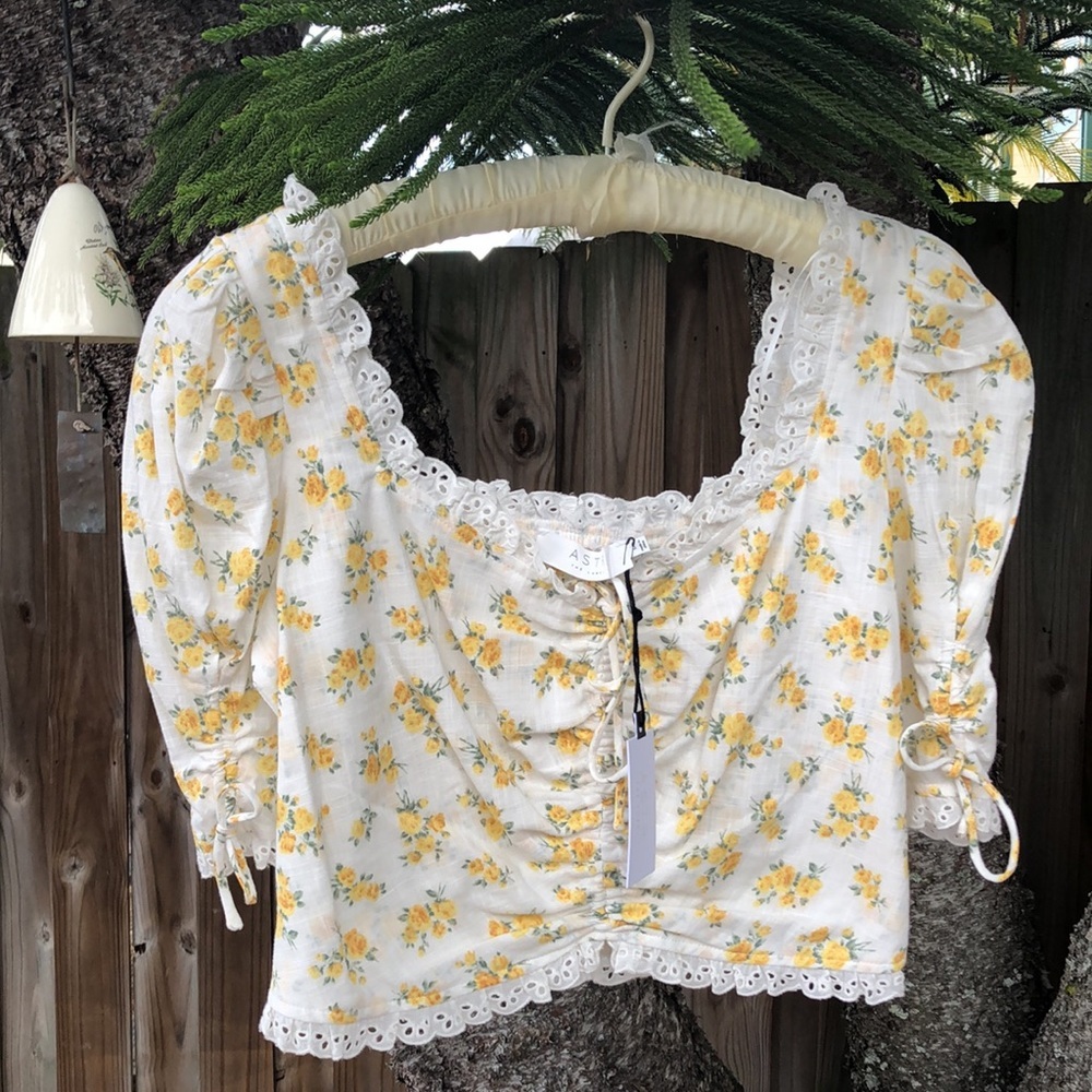 🆕 ASTR White Yellow Floral Smocked Top (100% Cotton) (Size Large)